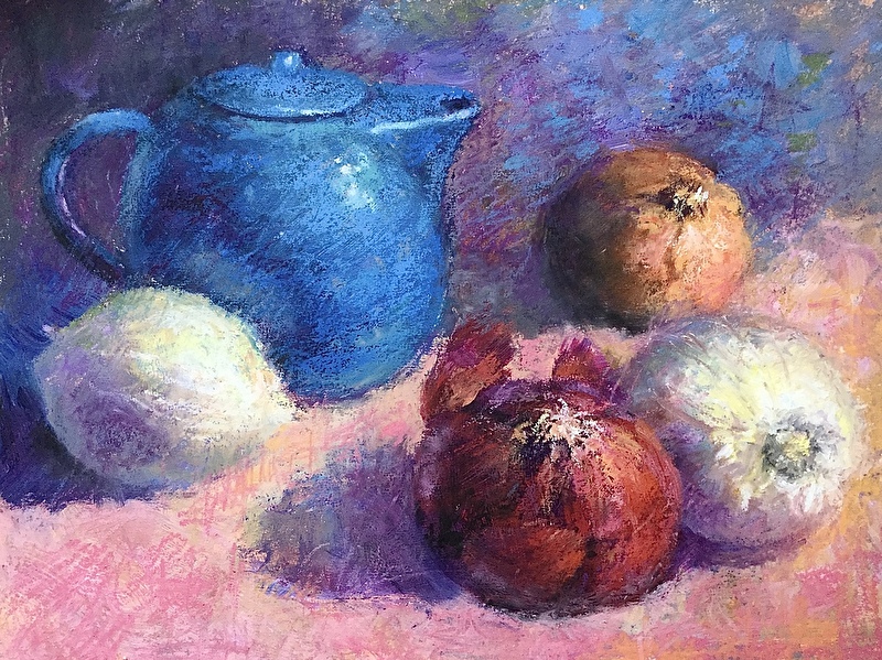 StIll life with a blue pot and onions